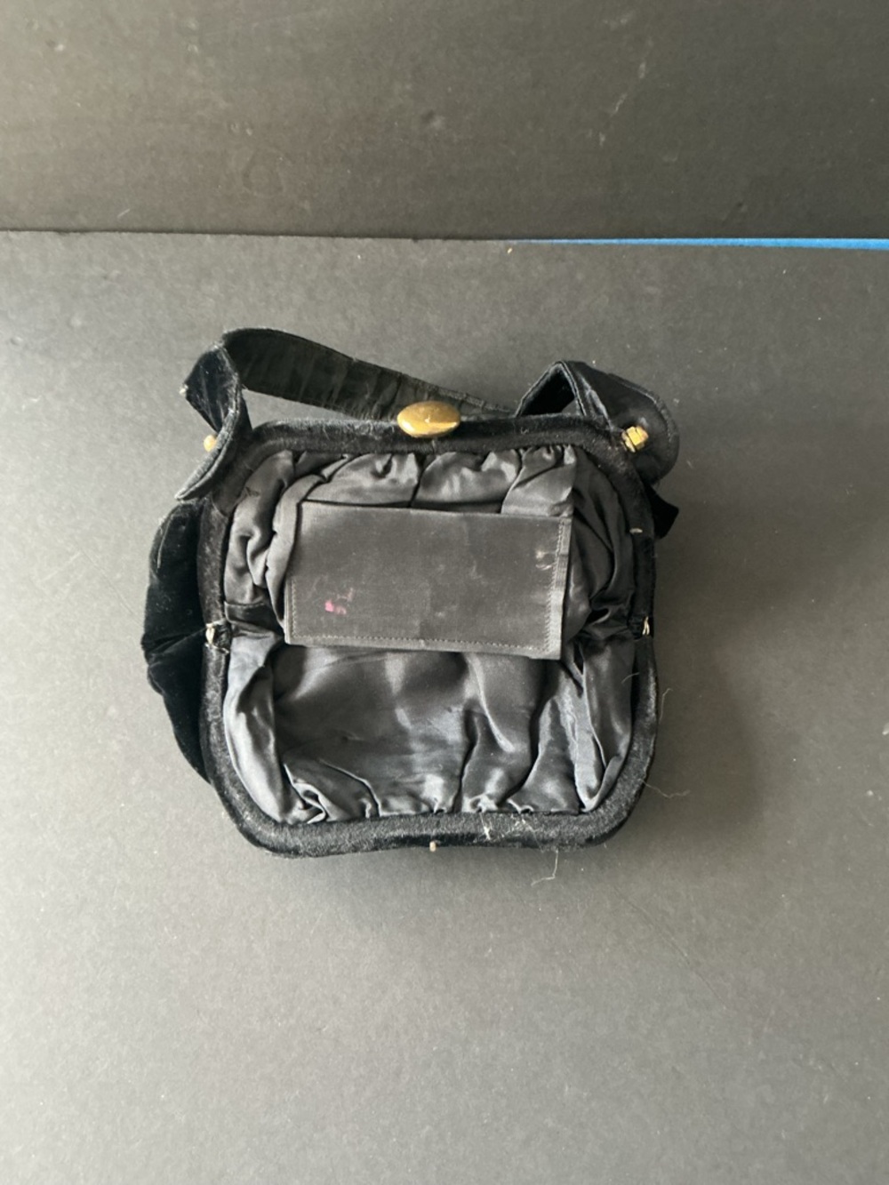 Source Unknown Black Velvet Women's Cosmetic Bag with Shoulder Strap